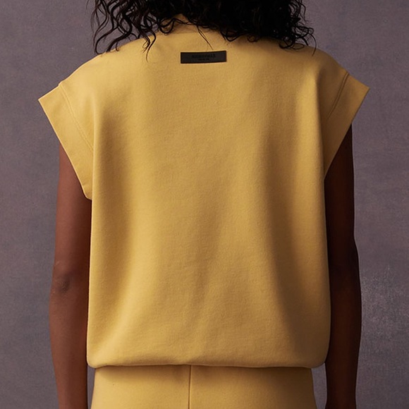 Essentials Fear of God Unisex Light Tuscan V-Neck Sweatshirt NWT Size Medium - Picture 2 of 8